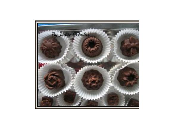 Bombons com recheio de amêndoa