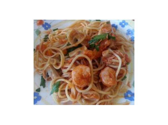 Esparguete com Gambas, Salmão e Cogumelos