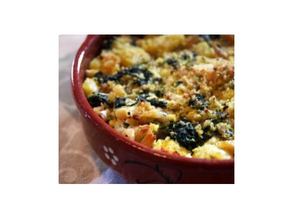 Bacalhau com broa de milho, batatas e couve