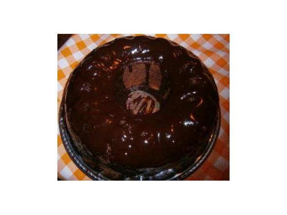 Bolo de cenoura com cobertura de chocolate