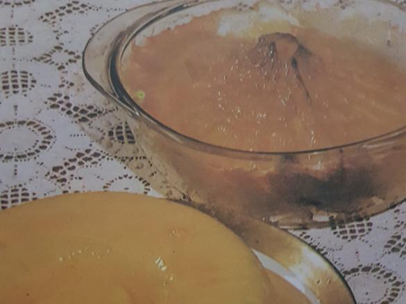 Monte de claras ou pudim com doce de ovos