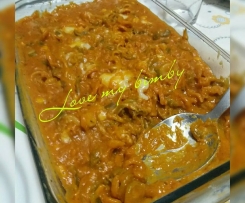 Massa com atum em molho de tomate