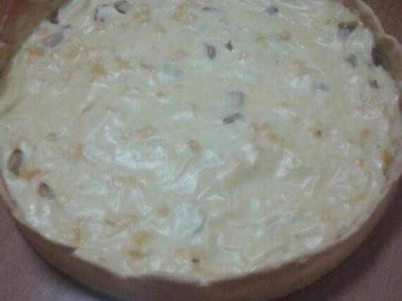 Quiche de frango, cogumelos e milho com molho béchamel