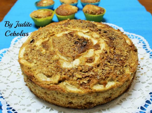 Bolo de maçã com nozes