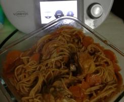 Frango guisado com esparguete