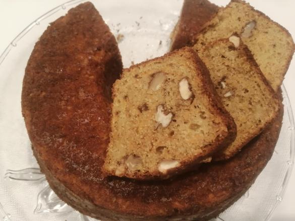 Bolo de maçã, cenoura, noz e canela