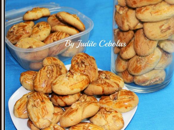 Broas de milho e mel com nozes