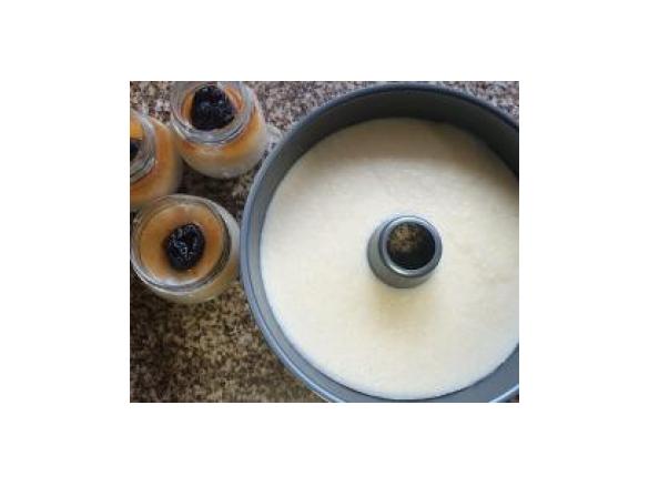 Manjar Branco com Molho de Ameixa