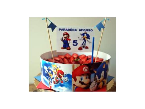 Bolo de iogurte com curd de morango e framboesa