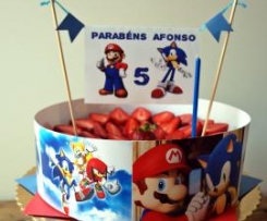 Bolo de iogurte com curd de morango e framboesa