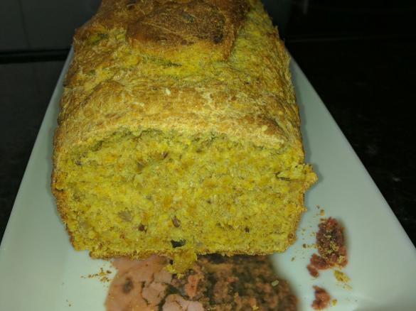 Pão integral de cenoura e sementes