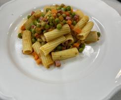 Penne de fiambre e ervilhas
