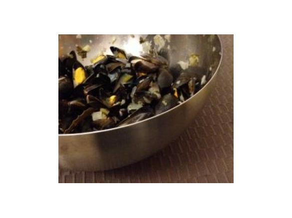 Mexilhões a vapor (versão "à marinière")