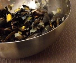 Mexilhões a vapor (versão "à marinière")