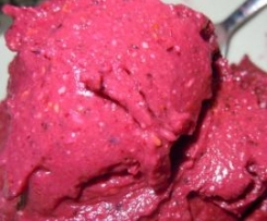 Gelado de frutos vermelhos com crocante de bolacha e avelã (Versão mais saudável e menos calórica)