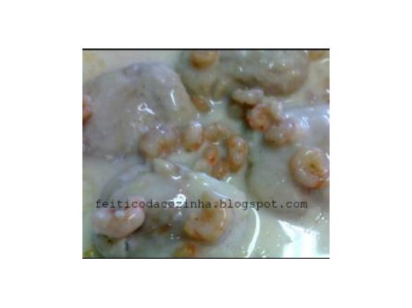 Medalhões de Pescada com Molho de Camarão