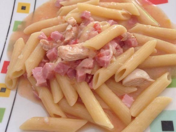 Massa com frango e fiambre