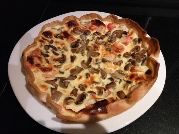 Quiche de delícias do mar, cogumelos e camarões