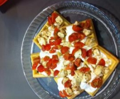 Waffles salgados com molho de iogurte e ervas aromáticas