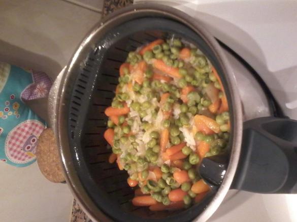 Arroz de cenoura com ervilhas