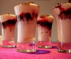 Shots Doces de Cereja e Iogurte