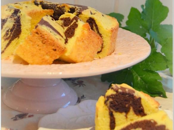 Bolo mármore de iogurte grego