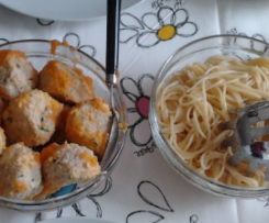 Almondegas de Frango com Esparguete ao Vapor