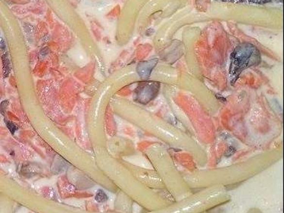 Bucatini com Salmão Fumado e Cogumelos