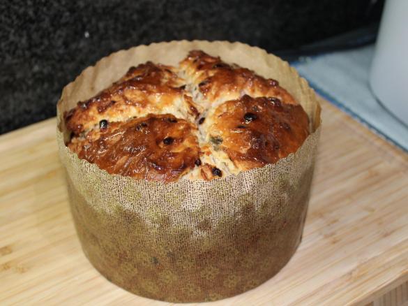 Panetone de frutas cristalizadas e pepitas de chocolate