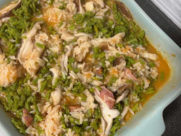 Arroz malandro de cogumelos e espargos