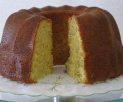 Bolo de laranja com iogurte e sementes de papoila