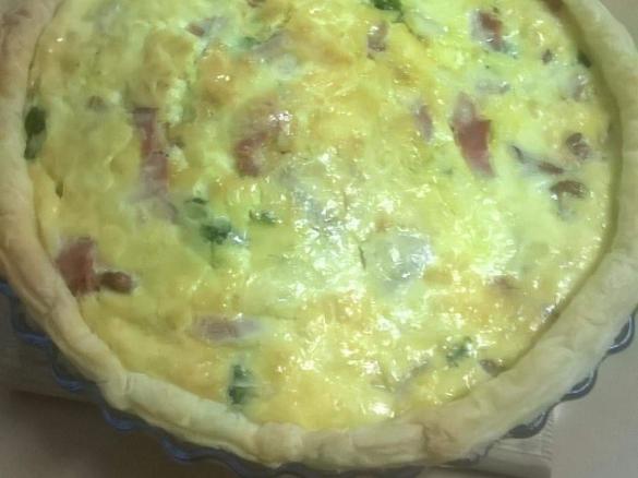 Quiche de bacon e brócolos