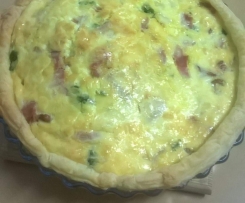 Quiche de bacon e brócolos