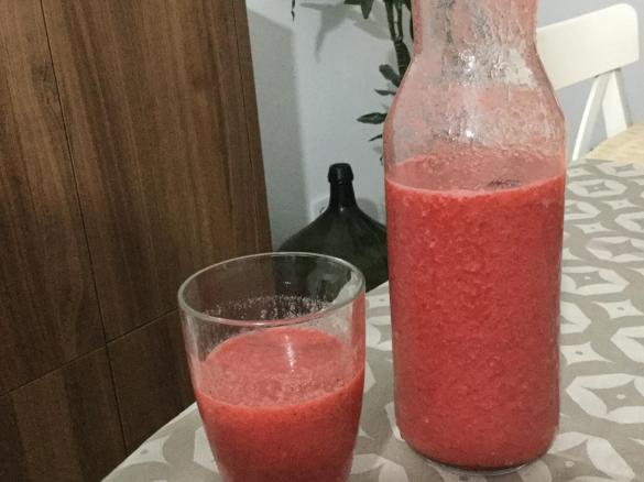 Sumo de laranja, maçã e frutos dos bosque