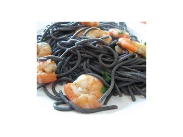 Gambas com esparguete nero