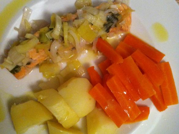 Salmão ao vapor em papelote