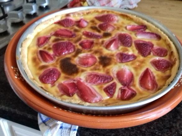Tarte de custard e morangos