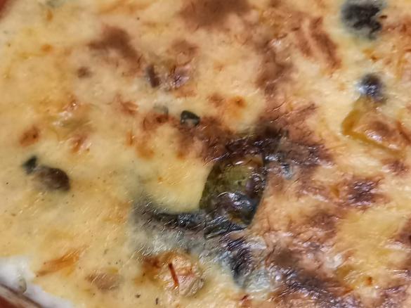 Bacalhau com natas, batata frita saudável e espinafres