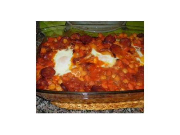 Guisado de grão e linguiça com ovos (Revista MP - janeiro 2013)