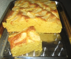 Bolo de iogurtes com cobertura de maçã