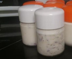 Iogurte com frutos secos, passas e goji 