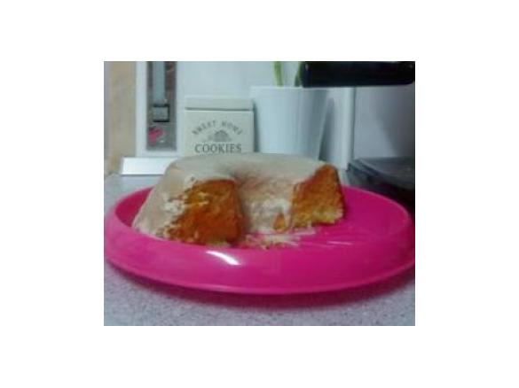 Pão de Ló com cobertura de glaçê branca