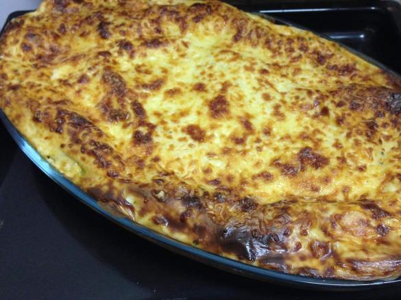 Lasanha de frango e espinafres.