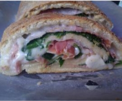 Pizza Enrolada com Mozzarela, Espinafres e Presunto
