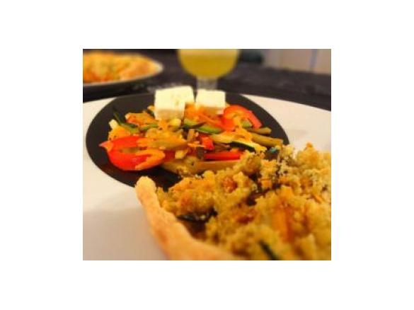 Quiche de Alheira com Juliana de Legumes Salteados, coberto com Crosta de Broa (alho e salsa)