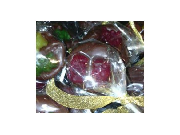 Chupas de chocolate com gomas