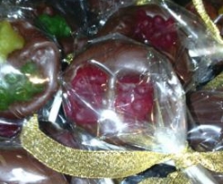 Chupas de chocolate com gomas