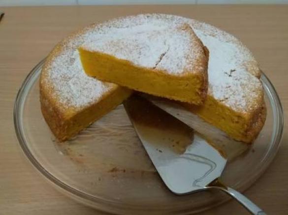Bolo de cenoura com amêndoa