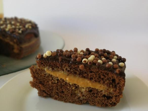 Bolo de Chocolate com recheio de leite condensado