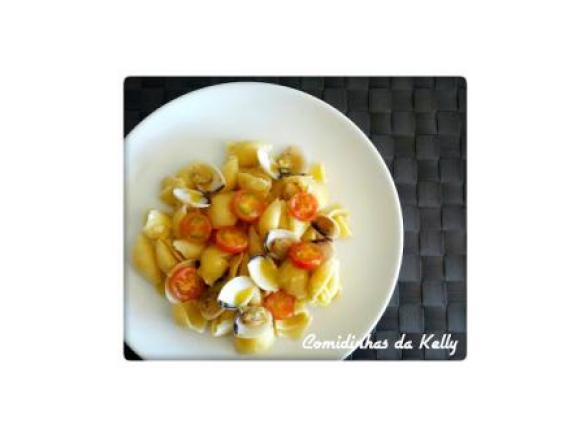 Búzios com amêijoas e tomate cereja